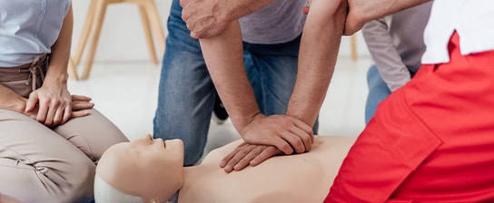 cropped-view-of-group-of-people-during-first-aid-t